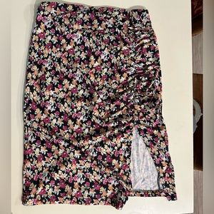 Never worn size large floral skirt